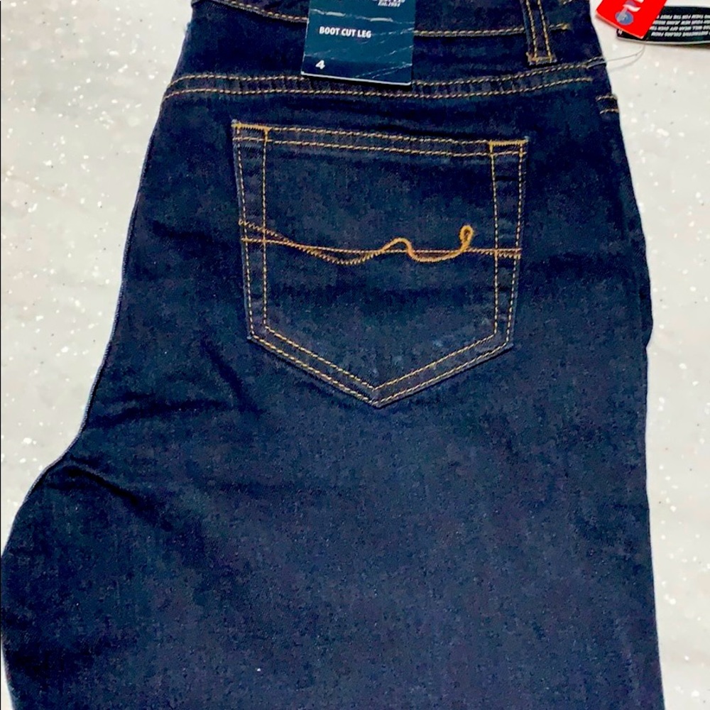 At. John‘a Bay sizes4 slender Jean boot cut legs